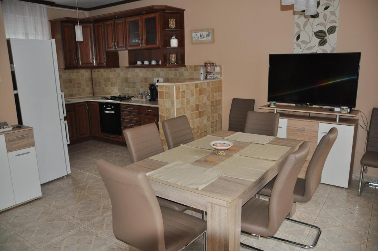 Gyorszem Apartman Exterior photo
